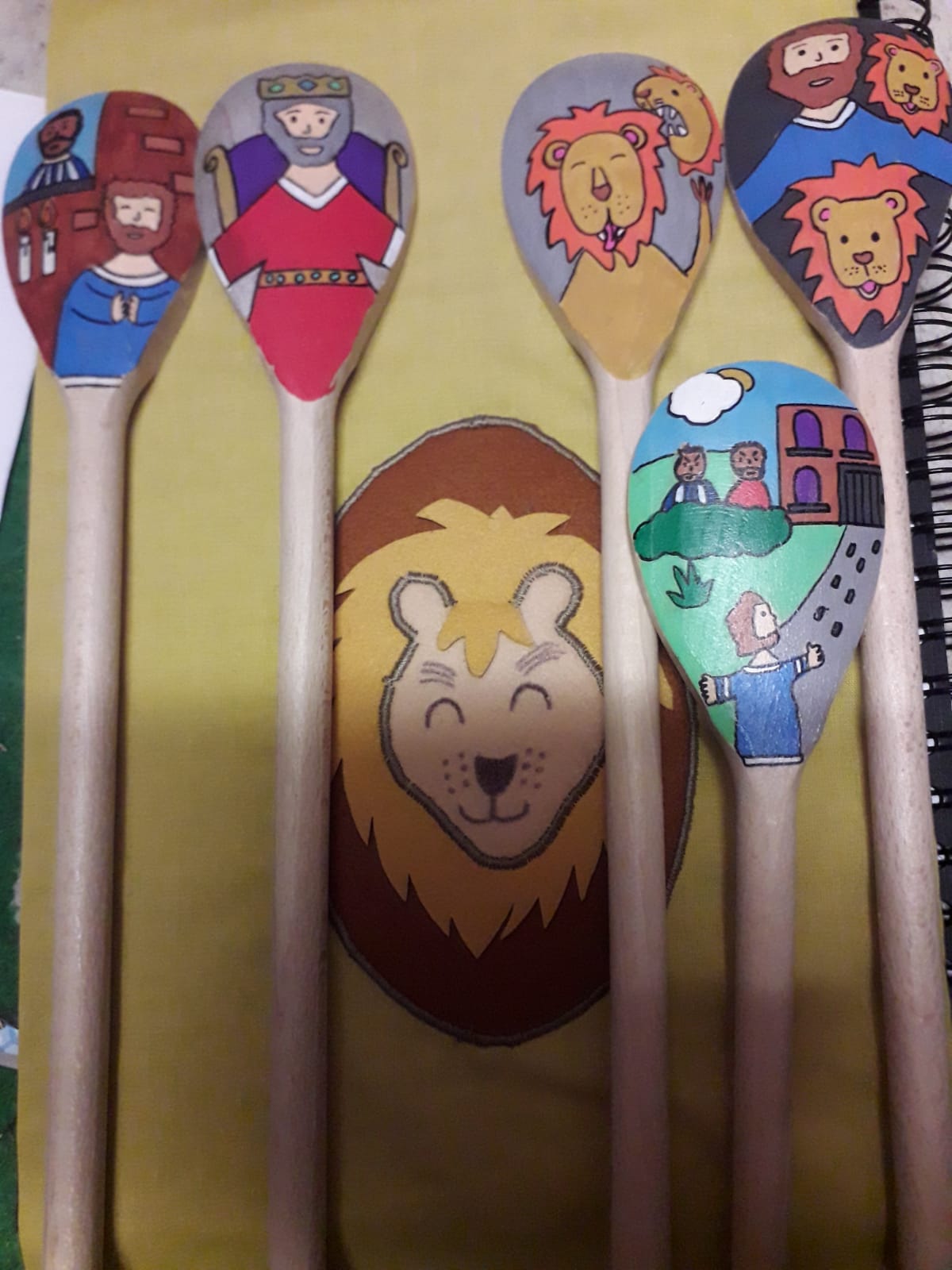 Daniel and The lions story spoon set